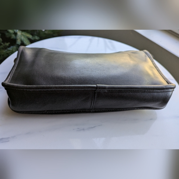 Coach Vintage Mahoney Leather Bag. - Picture 10 of 14